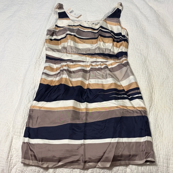 Banana Republic Dresses & Skirts - Banana Republic Striped Dress in Navy and Beige